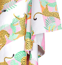 Lataa kuva Galleria-katseluun, Quick Dry Towel - Curious Leopard