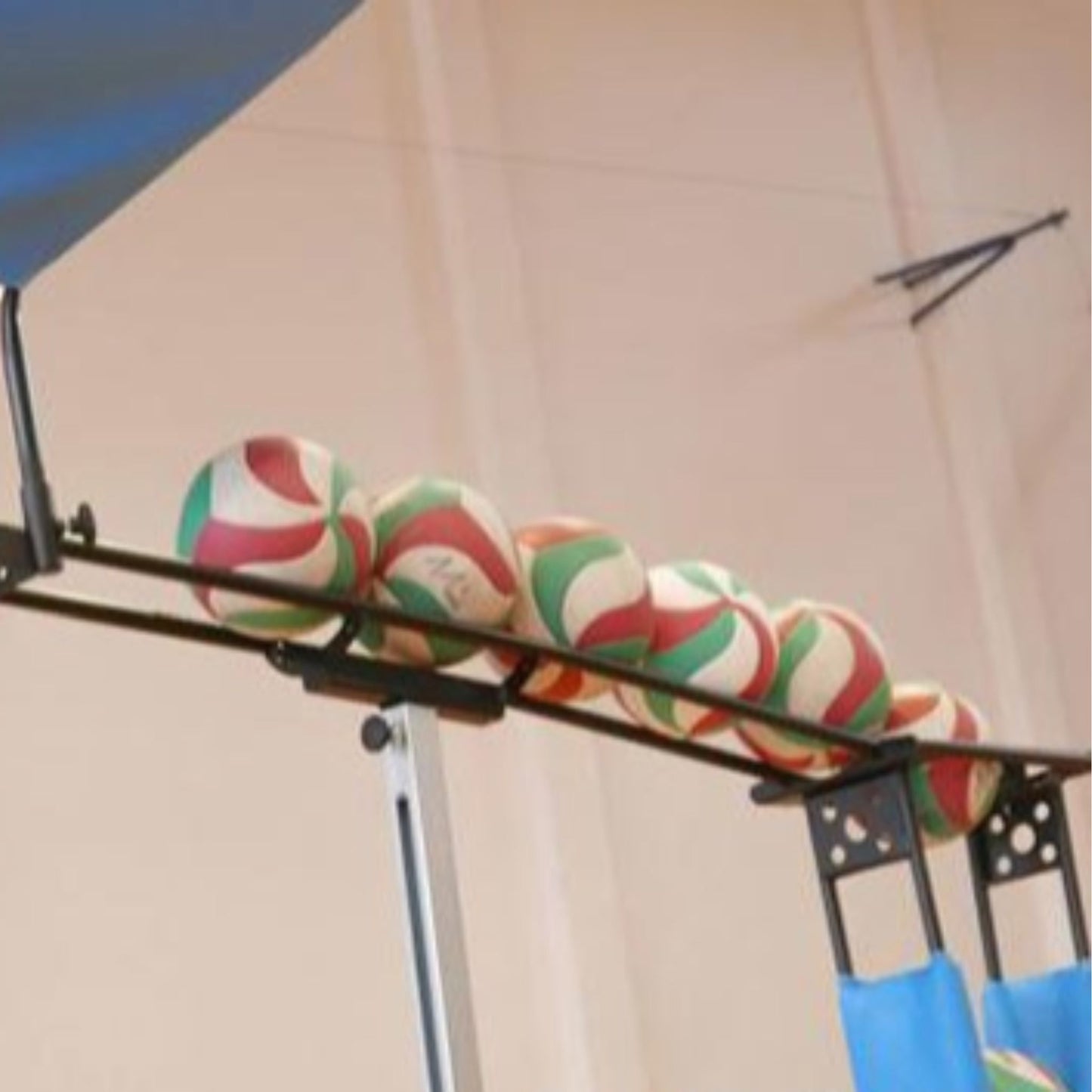 Машина для тренировки удара в волейболе