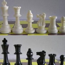 Load image into Gallery viewer, Plastic chess pieces No. 4
