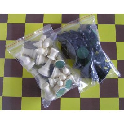 Пластиковые шахматные фигуры № 4