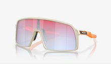 Ielādējiet attēlu galerijas skatītājā, Oakley Sutro saulesbrilles
